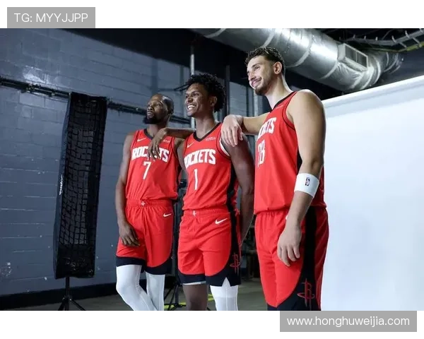 NBA最新动态：湖人新赛季目标明确，勇士阵容调整引发广泛讨论